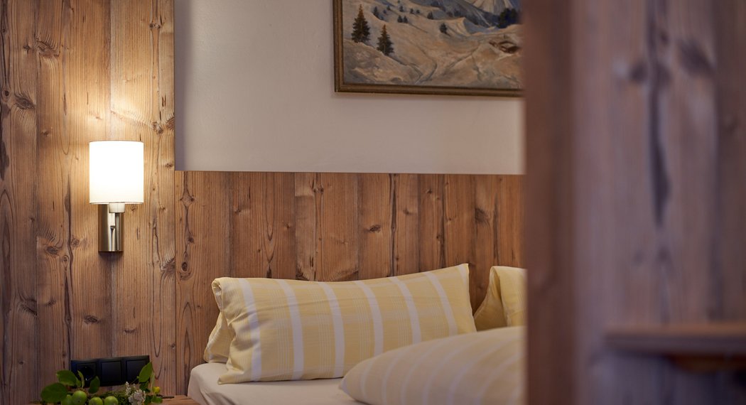 Hotel Oetztal: Ihr gemütliches Zimmer im Jägerhof wartet Hotel Oetztal: Ihr gemütliches Zimmer im Jägerhof wartet