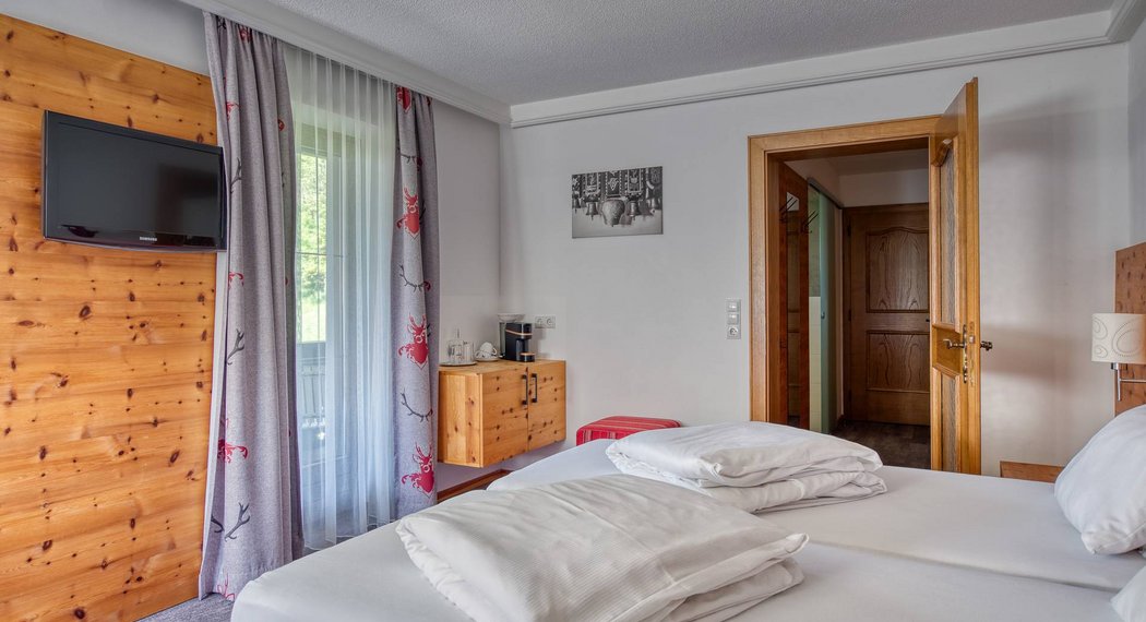 Hotel Oetztal: Ihr gemütliches Zimmer im Jägerhof wartet Hotel Oetztal: Ihr gemütliches Zimmer im Jägerhof wartet