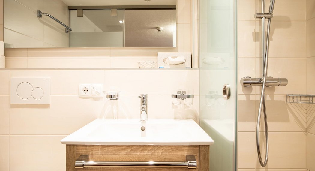 Hotel Oetztal: Ihr gemütliches Zimmer im Jägerhof wartet Hotel Oetztal: Ihr gemütliches Zimmer im Jägerhof wartet