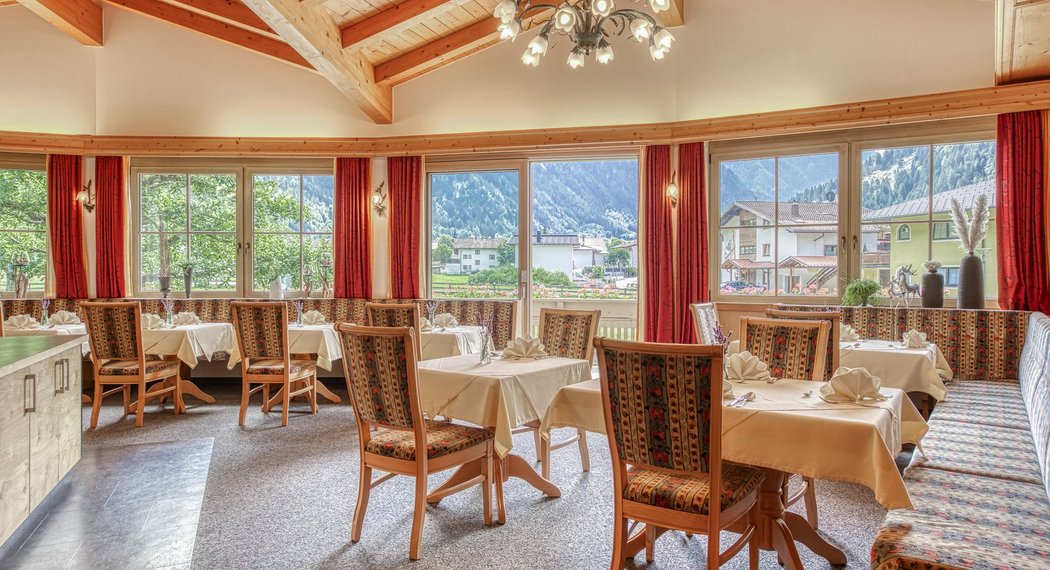 Der Jägerhof - unser Hotel im Ötztal Der Jägerhof - unser Hotel im Ötztal