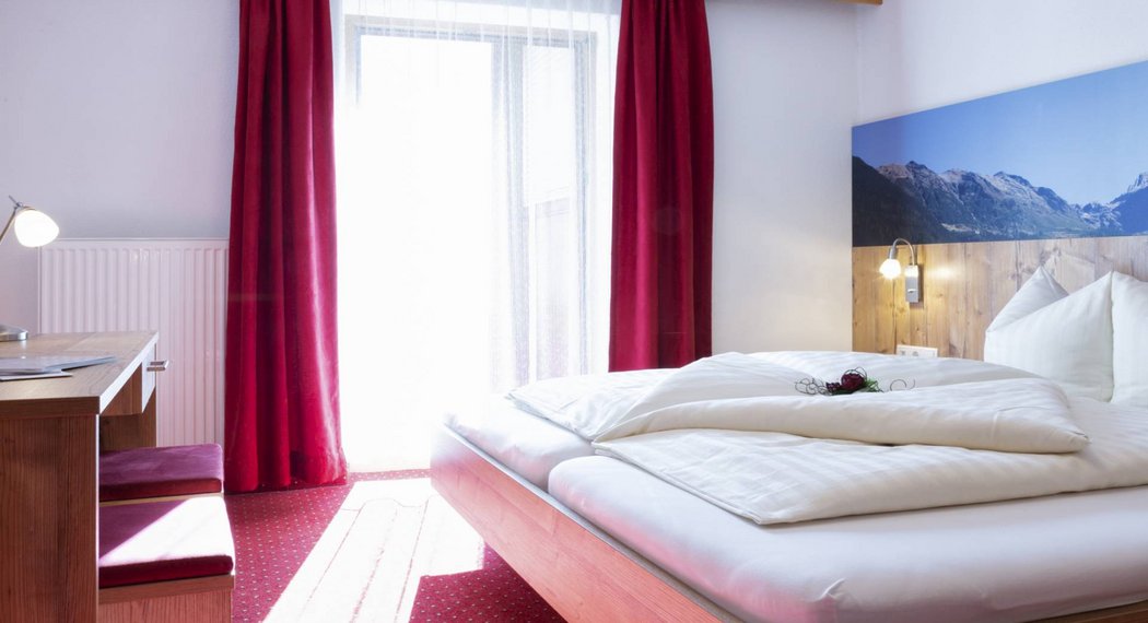 Hotel Oetztal: Ihr gemütliches Zimmer im Jägerhof wartet Hotel Oetztal: Ihr gemütliches Zimmer im Jägerhof wartet