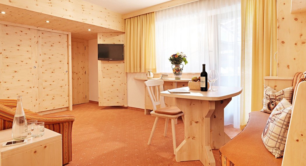 Hotel Oetztal: Ihr gemütliches Zimmer im Jägerhof wartet Hotel Oetztal: Ihr gemütliches Zimmer im Jägerhof wartet