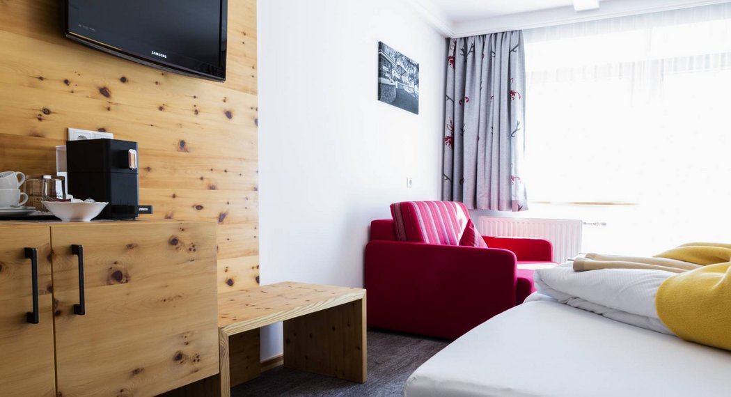 Hotel Oetztal: Ihr gemütliches Zimmer im Jägerhof wartet Hotel Oetztal: Ihr gemütliches Zimmer im Jägerhof wartet
