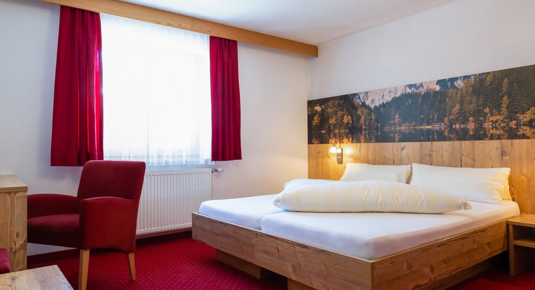 Hotel Oetztal: Ihr gemütliches Zimmer im Jägerhof wartet Hotel Oetztal: Ihr gemütliches Zimmer im Jägerhof wartet