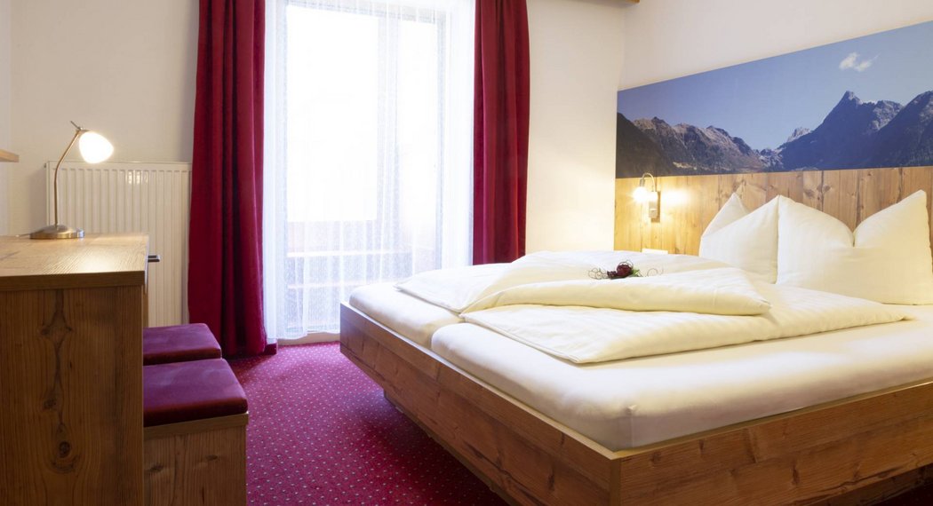 Hotel Oetztal: Ihr gemütliches Zimmer im Jägerhof wartet Hotel Oetztal: Ihr gemütliches Zimmer im Jägerhof wartet