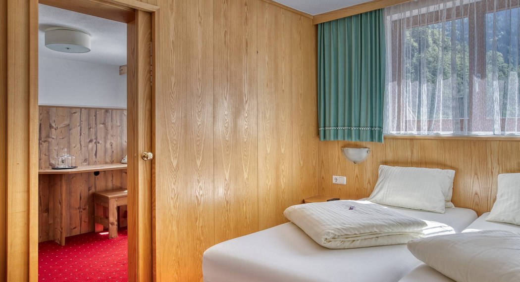 Hotel Oetztal: Ihr gemütliches Zimmer im Jägerhof wartet Hotel Oetztal: Ihr gemütliches Zimmer im Jägerhof wartet