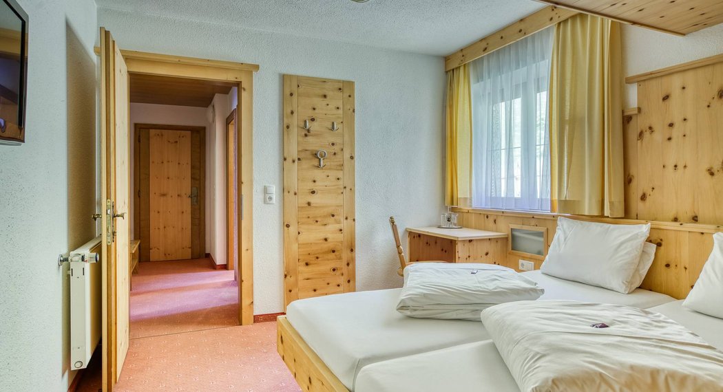 Hotel Oetztal: Ihr gemütliches Zimmer im Jägerhof wartet Hotel Oetztal: Ihr gemütliches Zimmer im Jägerhof wartet