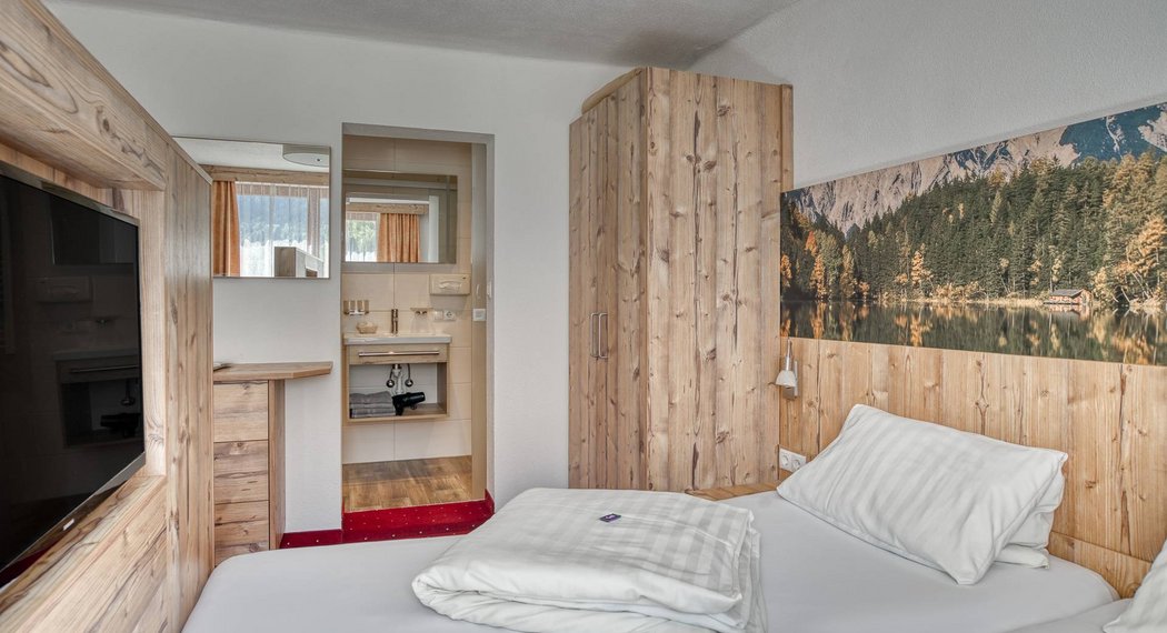Hotel Oetztal: Ihr gemütliches Zimmer im Jägerhof wartet Hotel Oetztal: Ihr gemütliches Zimmer im Jägerhof wartet