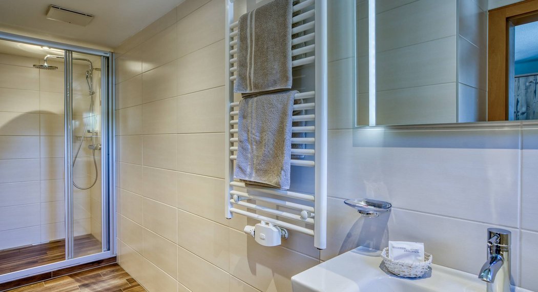 Badezimmer - Doppelzimmer ohne Balkon Badezimmer - Doppelzimmer ohne Balkon