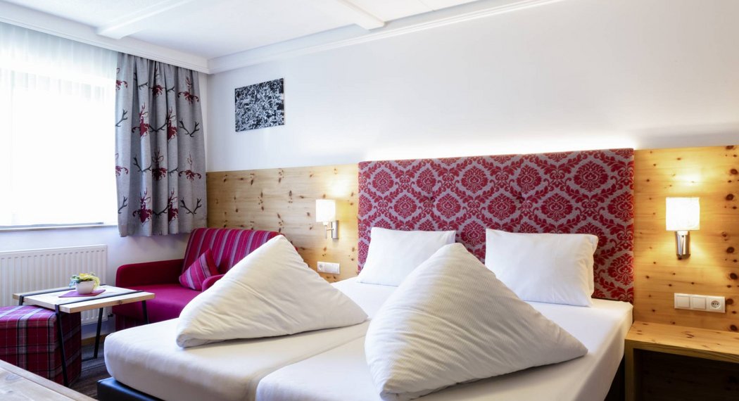 Hotel Oetztal: Ihr gemütliches Zimmer im Jägerhof wartet Hotel Oetztal: Ihr gemütliches Zimmer im Jägerhof wartet