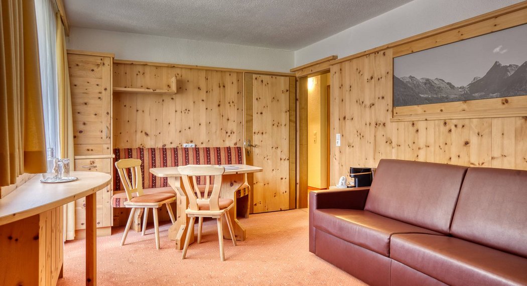 Hotel Oetztal: Ihr gemütliches Zimmer im Jägerhof wartet Hotel Oetztal: Ihr gemütliches Zimmer im Jägerhof wartet