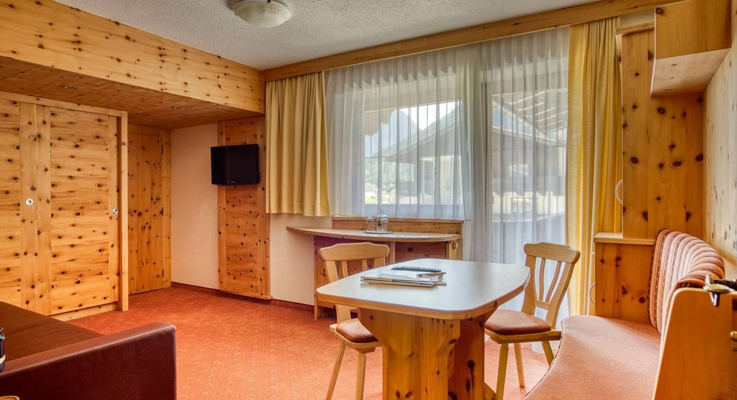 Hotel Oetztal: Ihr gemütliches Zimmer im Jägerhof wartet Hotel Oetztal: Ihr gemütliches Zimmer im Jägerhof wartet