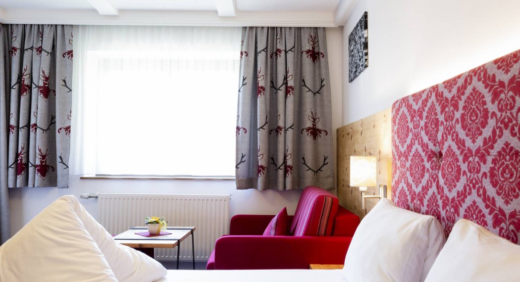 Hotel Oetztal: Ihr gemütliches Zimmer im Jägerhof wartet Hotel Oetztal: Ihr gemütliches Zimmer im Jägerhof wartet