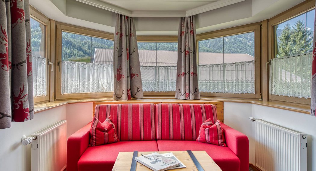 Hotel Oetztal: Ihr gemütliches Zimmer im Jägerhof wartet Hotel Oetztal: Ihr gemütliches Zimmer im Jägerhof wartet