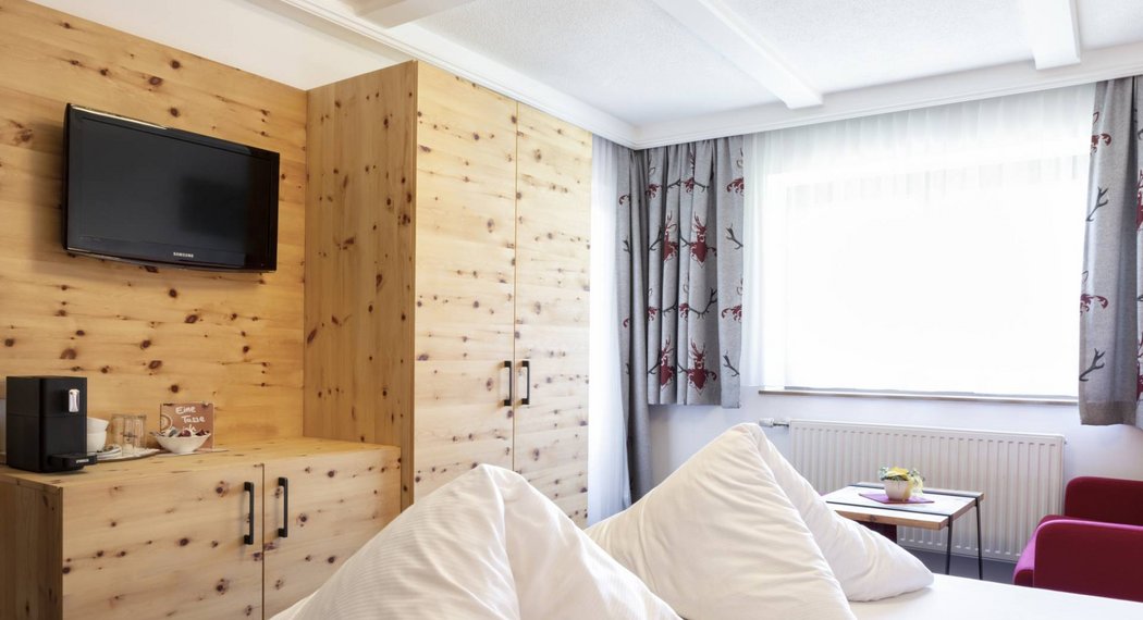 Hotel Oetztal: Ihr gemütliches Zimmer im Jägerhof wartet Hotel Oetztal: Ihr gemütliches Zimmer im Jägerhof wartet