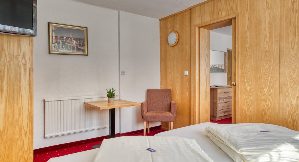 Hotel Oetztal: Ihr gemütliches Zimmer im Jägerhof wartet Hotel Oetztal: Ihr gemütliches Zimmer im Jägerhof wartet