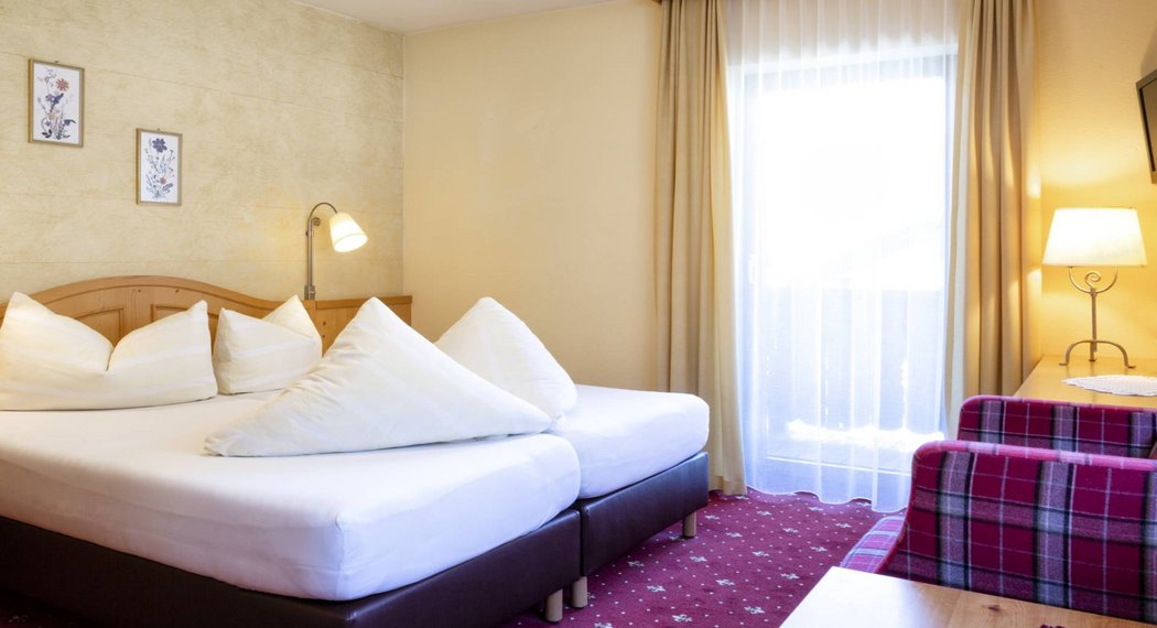 Hotel Oetztal: Ihr gemütliches Zimmer im Jägerhof wartet Hotel Oetztal: Ihr gemütliches Zimmer im Jägerhof wartet