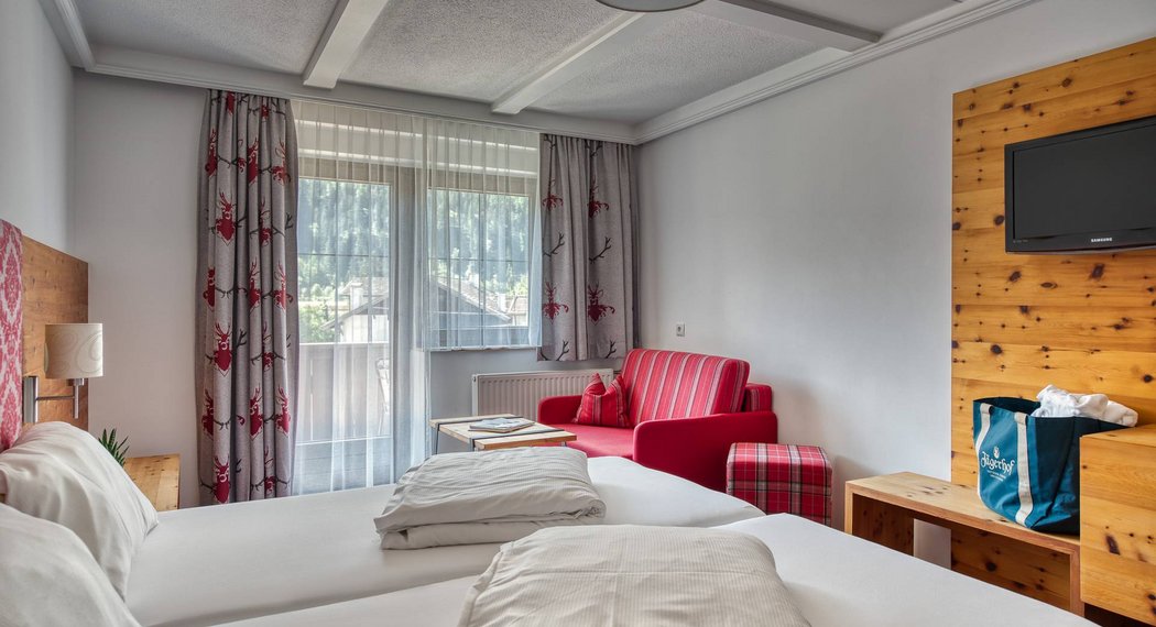 Hotel Oetztal: Ihr gemütliches Zimmer im Jägerhof wartet Hotel Oetztal: Ihr gemütliches Zimmer im Jägerhof wartet
