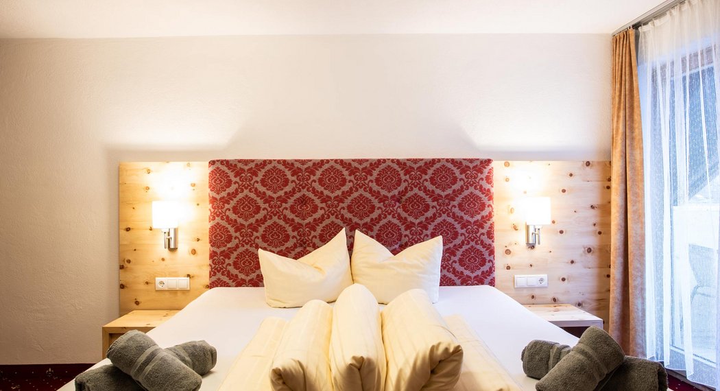 Hotel Oetztal: Ihr gemütliches Zimmer im Jägerhof wartet Hotel Oetztal: Ihr gemütliches Zimmer im Jägerhof wartet