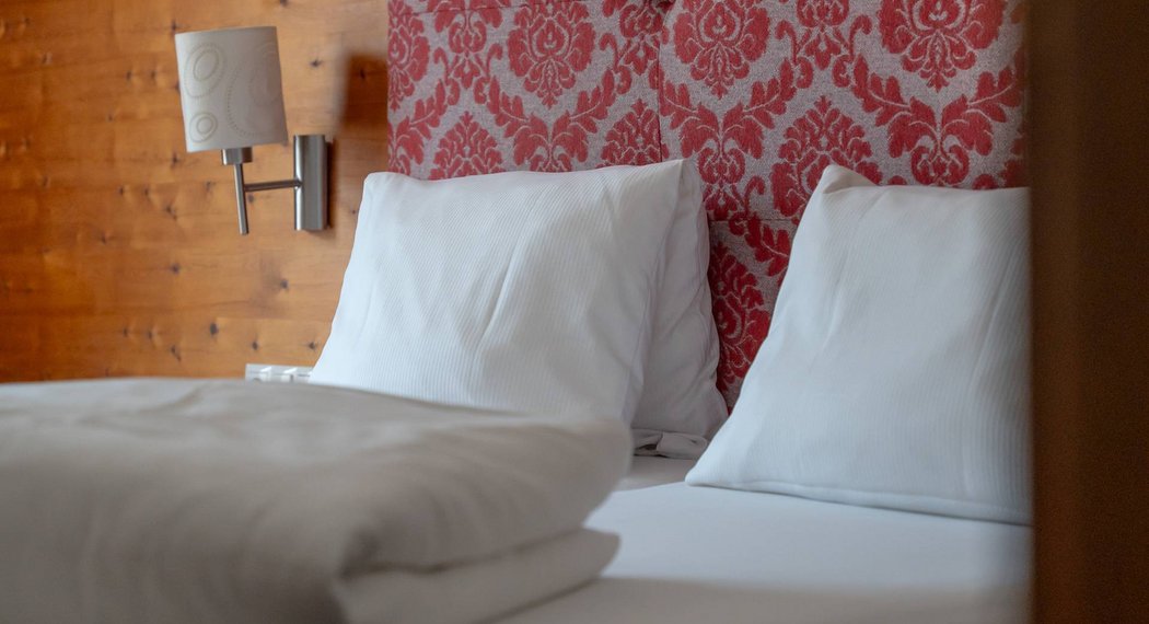 Hotel Oetztal: Ihr gemütliches Zimmer im Jägerhof wartet Hotel Oetztal: Ihr gemütliches Zimmer im Jägerhof wartet