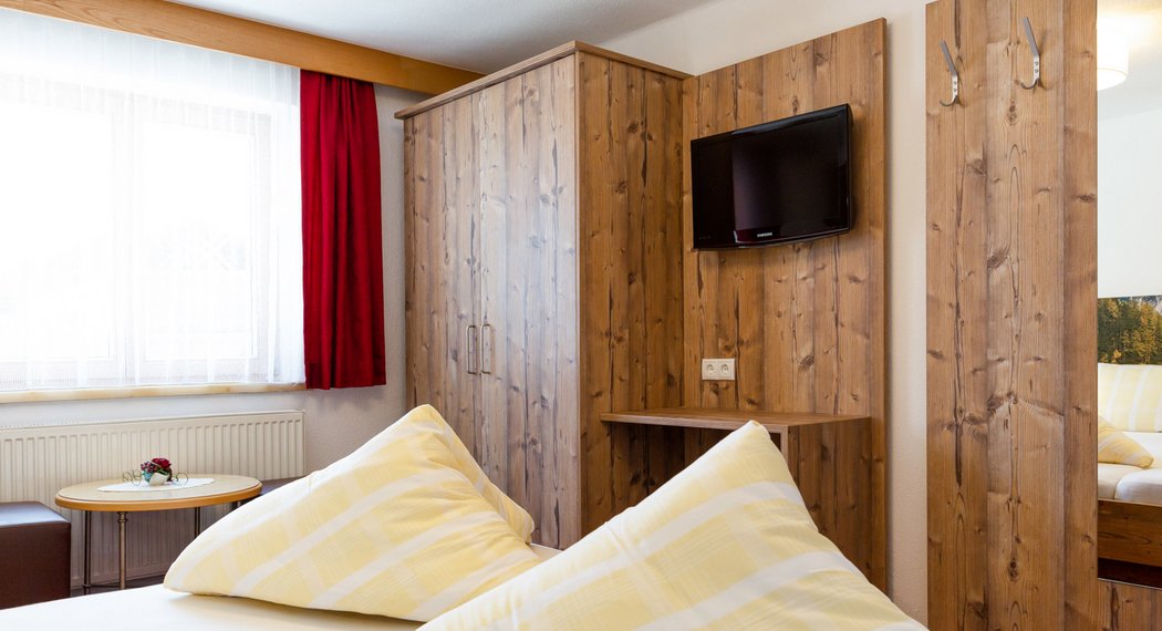 Hotel Oetztal: Ihr gemütliches Zimmer im Jägerhof wartet Hotel Oetztal: Ihr gemütliches Zimmer im Jägerhof wartet