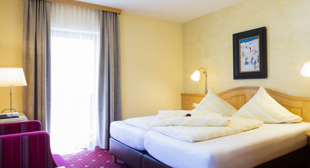 Hotel Oetztal: Ihr gemütliches Zimmer im Jägerhof wartet Hotel Oetztal: Ihr gemütliches Zimmer im Jägerhof wartet